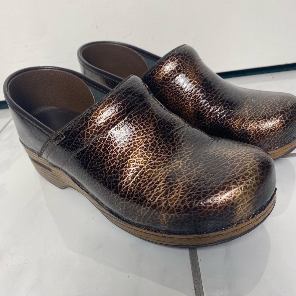 Dansko Professional clogs Bronze gold textured pattern slip on comfort 40 9.5